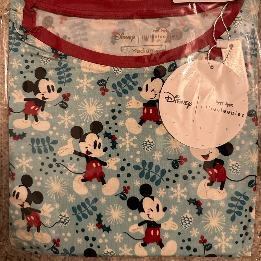 LS Mickey Winter Wonderland